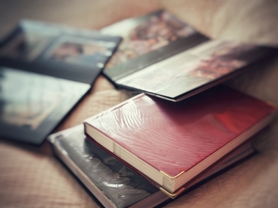 遺品整理現場でよく見かける手帳などの光景