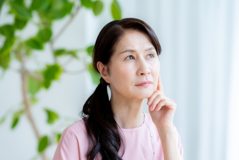 困っている女性