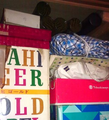 押し入れ内の大量な不用品