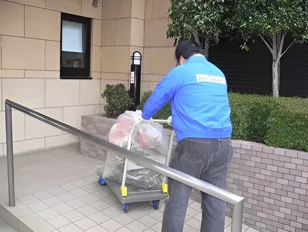 マンション搬出光景