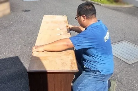 現場スタッフ搬出光景